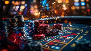 Pengguna membaca syarat bonus di ponsel